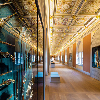 Long Corridor, rifle gallery, exhibition view. Courtesy of Albertinum Museum