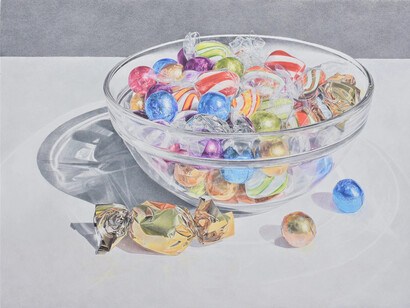 Lowell Tolstedt, Glass bowl with wrapped candies, 2020. Courtesy of the Columbus Museum of Art