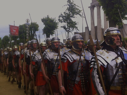 Legionari romani. Traiano e l'apogeo di Roma: un'analisi della sua leadership e della sua eredità