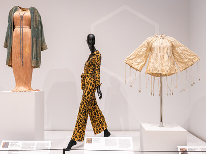 Greatest fits (vol. 1). The art of archiving fashion, exhibition view. Courtesy of Phoenix Art Museum