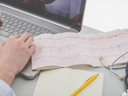 Discover informative visuals as a person utilizes a tensiometer for accurate blood pressure measurements, shedding light on the importance of monitoring cardiovascular health