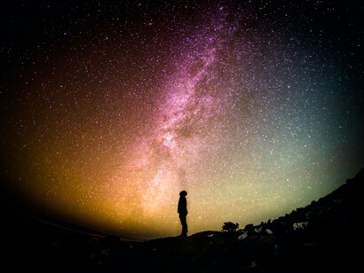 El problema del mundo actual es la autodestrucción de la humanidad, la intensidad de este problema genera proporcionalmente la misma intensidad de reacción en las ideas