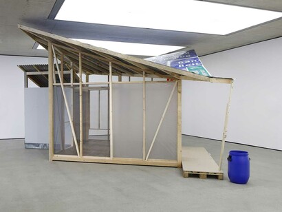 Various artists, Breaking down walls! Exhibition view. Courtesy of Museum der Moderne