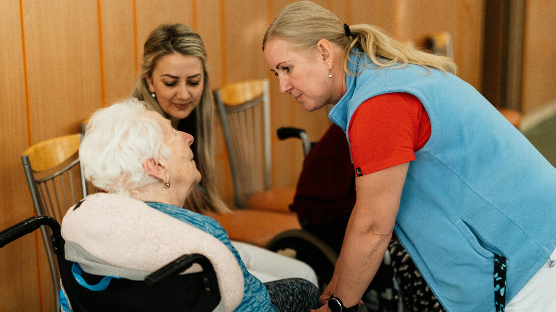 A invisibilidade dos idosos no Brasil é um problema crescente que reflete a falta de respeito e apoio. A sociedade precisa valorizar e cuidar de seus idosos para garantir um futuro mais justo e inclusivo