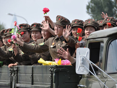 Soldates lors du défilé militaire, Corée du Nord, 9 septembre 2013