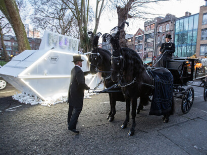As part of the tribute to Aliya, a traditional London East End horse drawn hearse circled the square to pay respect. The hearse was empty, further highlighting Aliya’s absence