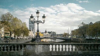 Moderna e cosmopolita, Dublino è un centro tecnologico europeo che non ha mai perso il suo calore umano e la sua anima irlandese. Dublino, Irlanda