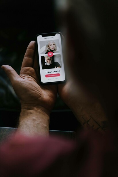 Man acknowledges a match on the dating app