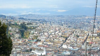 Vista del centro storico di Quito dal Panecillo, Ecuador. Foto di Flavius Roversi