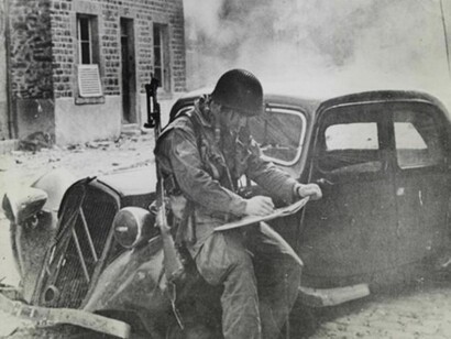 Robert Capa (1913-1954), “Doesn’t Mind the Heat, Somewhere in France (Saint-Sauveur-Le- Vicomte)”, June 16, 1944, silver gelatin print on glossy fibre paper, printed by July 27, 1944, Robert Capa © ICP / Magnum Fotos / Agentur Focus, Courtesy: Galerie Daniel Blau Munich/London