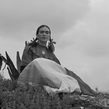 Biografia de Frida Kahlo: sua infância, família e as influências que moldaram sua arte revolucionária
