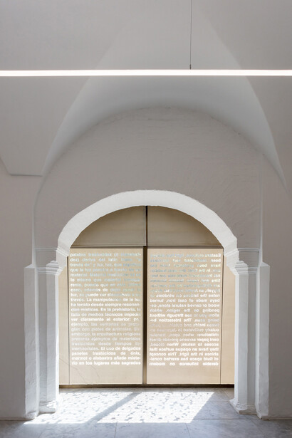 Ignasi Aballí, In ictu oculi, ehxibition view. Courtesy of the Centro Andaluz de Arte Contemporáneo. Photo by Pepe Morón