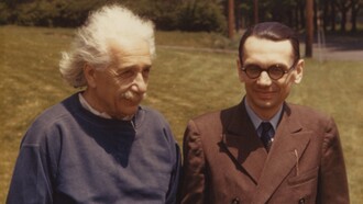 Albert Einstein e il logico Kurt Gödel a Princeton, nel New Jersey. Il fotografo, l'economista Oskar Morgenstern della Facoltà dell'Università di Princeton, era un amico intimo sia di Einstein che di Gödel. La foto è stata gentilmente concessa dall'Institute for Advanced Study (USA)