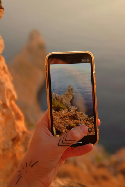 Enfrente os desafios éticos da fotografia digital, incluindo privacidade e autenticidade. Descubra como a proliferação de imagens afeta nossa percepção da realidade e da verdade visual