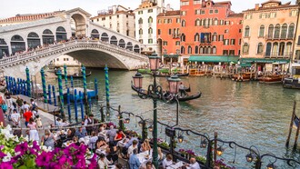 Ponte di Rialto visto dal ristorante Saraceno. Venezia, Italia