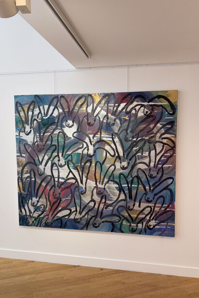 Hunt Slonem, Totem blues, 2022. Courtesy of Space Gallery St Barth