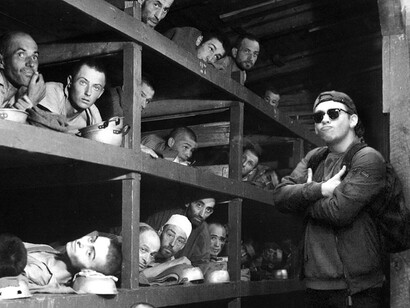 Shahak Shapira, Yolocaust. Son projet est particulièrement parlant « Yolocaust », contraction de Yolo / « you only live once » et Holocauste