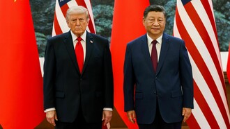 El presidente estadounidense Donald J. Trump y su homólogo chino Xi Jinping durante la ceremonia oficial de bienvenida en el Gran Palacio del Pueblo. Beijing, China, 14 de mayo de 2026