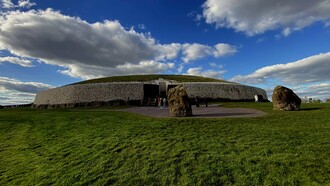 Túmulo sepulcral de Newgrange, Brú na Bóinne, Condado Meath, Irlanda