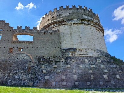 Roma, Tomba di Cecilia Metella e Castrum Caetani, prospetto su via Appia Antica, ph. Roberto Luciani