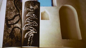 Mariella Busi De Logu, Il luogo degli Dei, 1984, acrilico e ferro su vetroresina