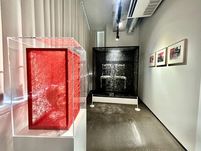 Gallery view, Chiharu Shiota, State of Being (Skull), 2015, Acquired from Kenji Taki Gallery, 2022 / State of Being (Two Chairs), 2012, Acquired from Sotheby’s, 2022 / Quarantine in Shanghai, 2021 (3 frames), Acquired from Kenji Taki Gallery, 2022 © Alma Reyes