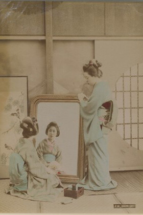 Kusakabe Kimbei, Gheisha looking a mirror, 1880,hand couloured album silver photograph, 20,3 x 26,7 cm