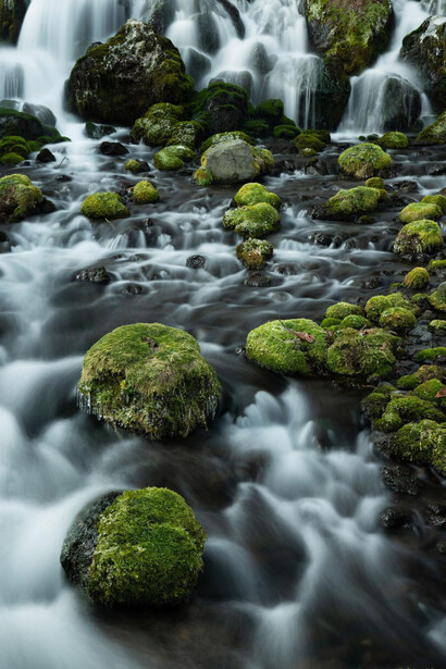 Stephen King, Falling water, Japan, 2023. Courtesy of Alisan Fine Arts Gallery