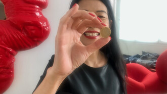 Tout à un euro. Un jour, Jolie revient à la maison avec un sourire espiègle, heureuse de me raconter que monsieur Tasty Chicken lui a vendu quatre ailes de poulet ultra croustillantes pour un euro