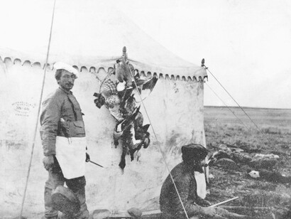 Julius Popper (1857-1893) fue uno de los principales responsables del exterminio de los indígenas selknams (u «onas») que habitaron Tierra del Fuego