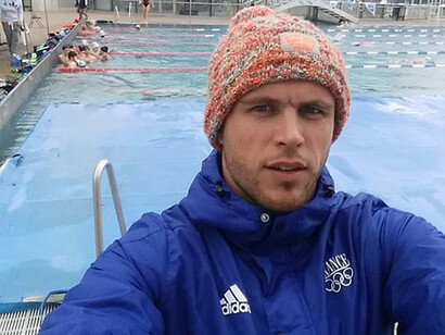 Nicolas Manaudou, est un entraîneur de natation français, et le frère aîné de Laure et Florent Manaudou, qu'il a tous deux entraînés. Les Jeux de Paris 2024 s'engagent à impliquer davantage la jeunesse, encourageant la participation et l'intérêt des jeunes générations pour le sport et les valeurs olympiques