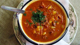 Il gulasch, piatto tipico della cucina ungherese