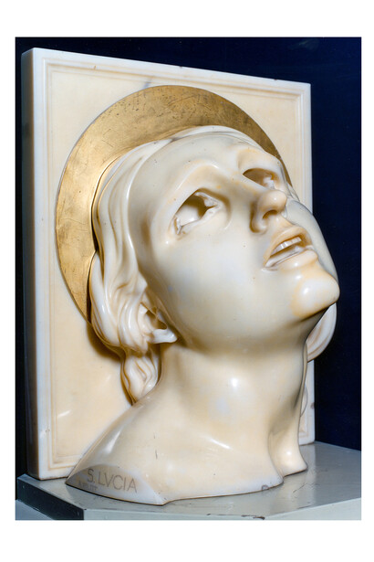 Adolfo Wildt, Sainte Lucie (Santa Lucia), 1926, marbre partiellement doré, 54,8 x 45 x 24,5 cm (prof.), Forlì, Musei Civici, Palazzo Romagnoli, Collezioni del Novecento © Photo by Palazzo Romagnoli, Pinacoteca civica, Forlì