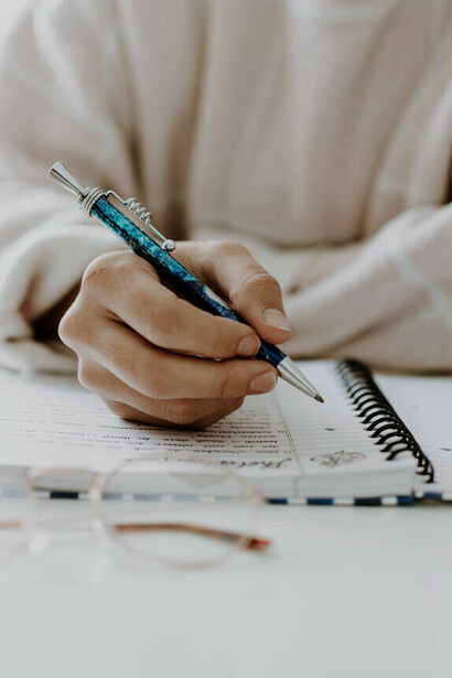 Explore como a inspiração surge de forma espontânea e sua relação com a resolução criativa de problemas