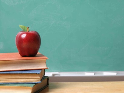 Libros y desayuno para el recreo