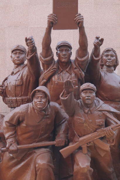 Statua "Lunga vita alla vittoria del pensiero di Mao Zedong", Shenyang, Cina