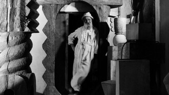 Constantin Brancusi desafiou os limites da arte ao criar esculturas que questionavam as normas da época. Sua obra Bird in Space provocou um debate histórico sobre o que constitui uma verdadeira obra de arte