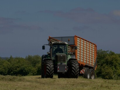 A falta de acesso a tecnologias modernas representa um desafio significativo para aumentar a produtividade nos campos de produção em Moçambique