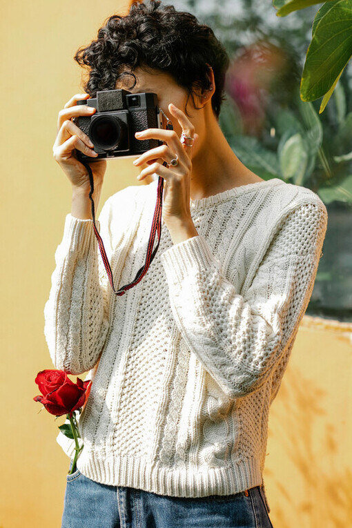 Explore a fascinante jornada da fotografia, desde sua origem até os dias de hoje. Descubra como a evolução tecnológica e cultural moldou nossa percepção das imagens capturadas