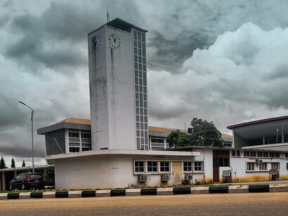 Jane Drew y Maxwell Fry, La Torre del Reloj de la Universidad de Ibadan está ubicada en UI (Universidad de Ibadan), Ibadan, Nigeria