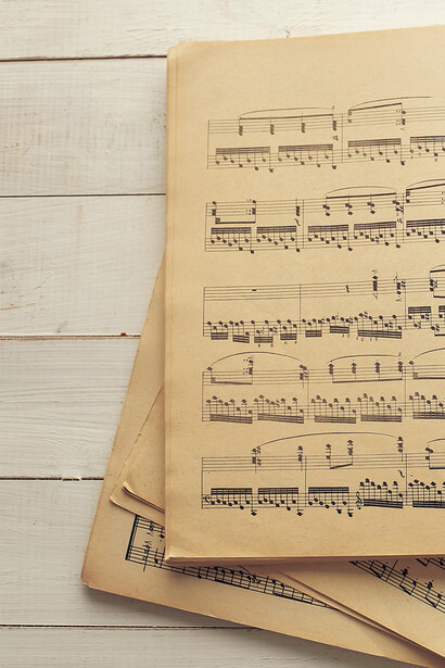 Partituras. E a música não fazia mais sentido