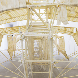 Theo Jansen and Ulf Puder, vita activa, exhibition view. Courtesy of Akinci