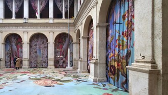 Austin Young, Tempio di Fiori, 2025. Foto di Nate Bergin. Bramante, Chiostro di Santa Maria della Pace, Roma, Italia