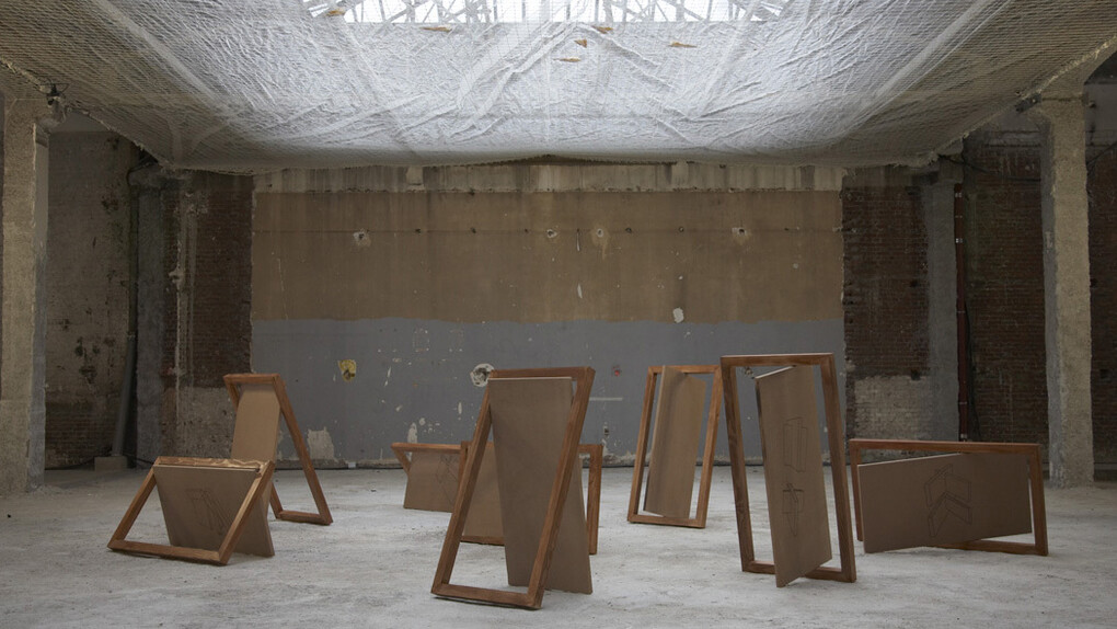 Jérôme Allavena, Si et seulement si (Huit pièces), 2010, Huit sculptures, bois, acrylique, 145 x 80 cm