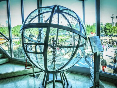 “El Copernicano”, sistema planetario mecánico construido en Alemania en el año 1901, en exhibición en el Planetario Galileo Galilei, Buenos Aires, Argentina
