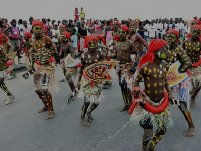 Desfile do FENACULT (Festival Nacional da Cultura); Angola