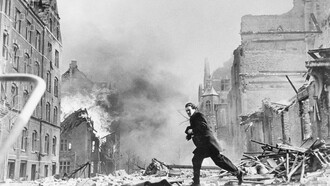 Le XXe siècle fut marqué par les guerres mondiales, les idéologies de masse et la recomposition des équilibres internationaux