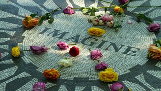 Eu não sei, e sinceramente não sei se ainda quero saber. Mas, no passado, às vezes eu me perguntava… Os humanos são filhos da guerra ou o contrário? Talvez nunca saibamos a resposta. Mas talvez o nunca não exista. Assim, mesmo que a paz seja algo que nunca será comum à nossa espécie, a única certeza que temos é: a guerra e a paz lutam no nosso íntimo