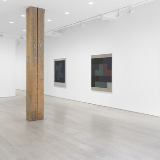 Suzanne Caporael, Fitting, exhibition view. Courtesy of Miles McEnery Gallery