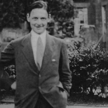 Descubra a inspiração pelo renomado poeta T. S. Eliot, seus trabalhos influentes e sua jornada pessoal na vida de um poeta